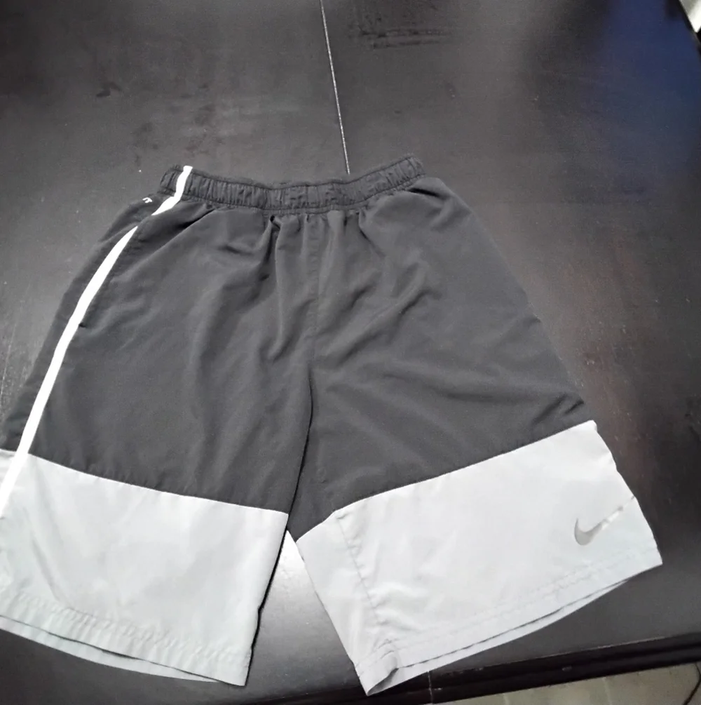 NIKE BOYS SHORTS / TRUNKS